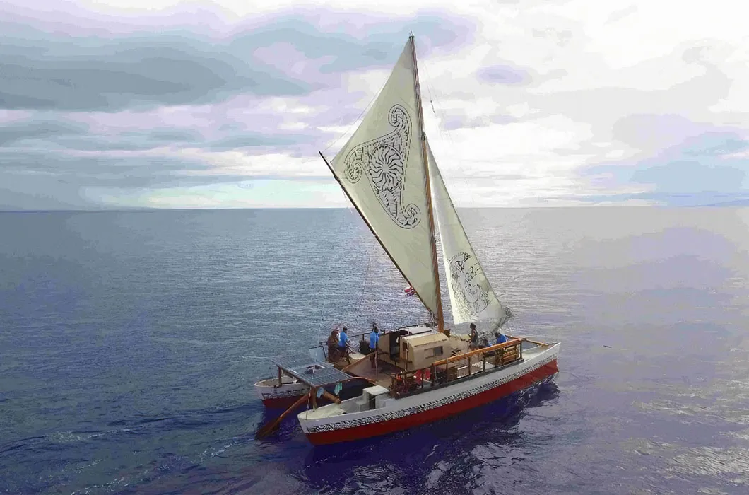 <p>Connecting the past</p>
<p><strong>with the present:</strong></p>